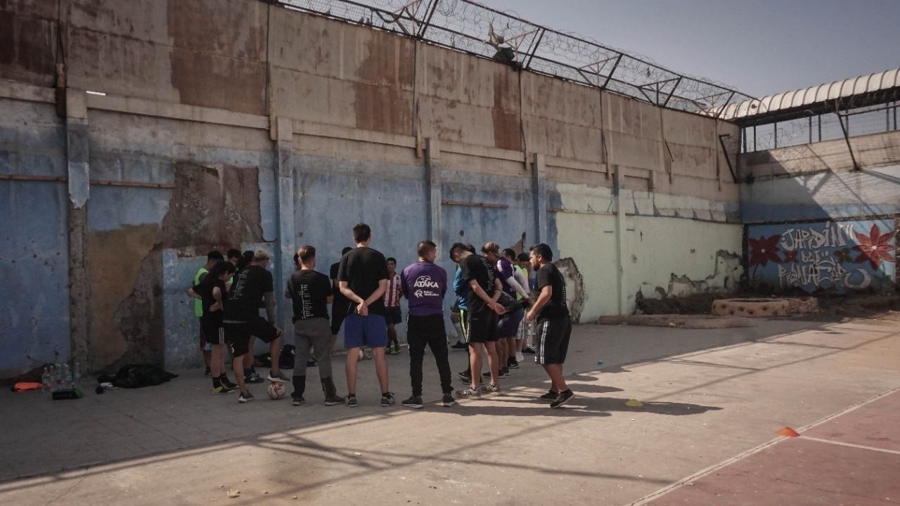 Roda em quadra com grupo de reinserção social